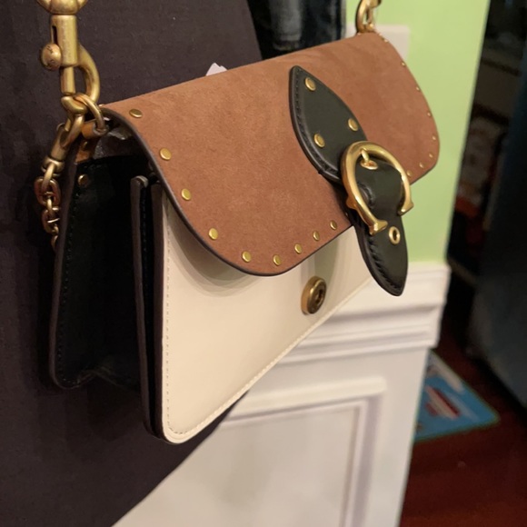 New Coach crossbody light beige 18-20 inches drop. - Picture 7 of 12